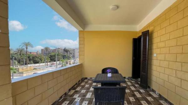 Habitación Familiar con Vistas al Jardín